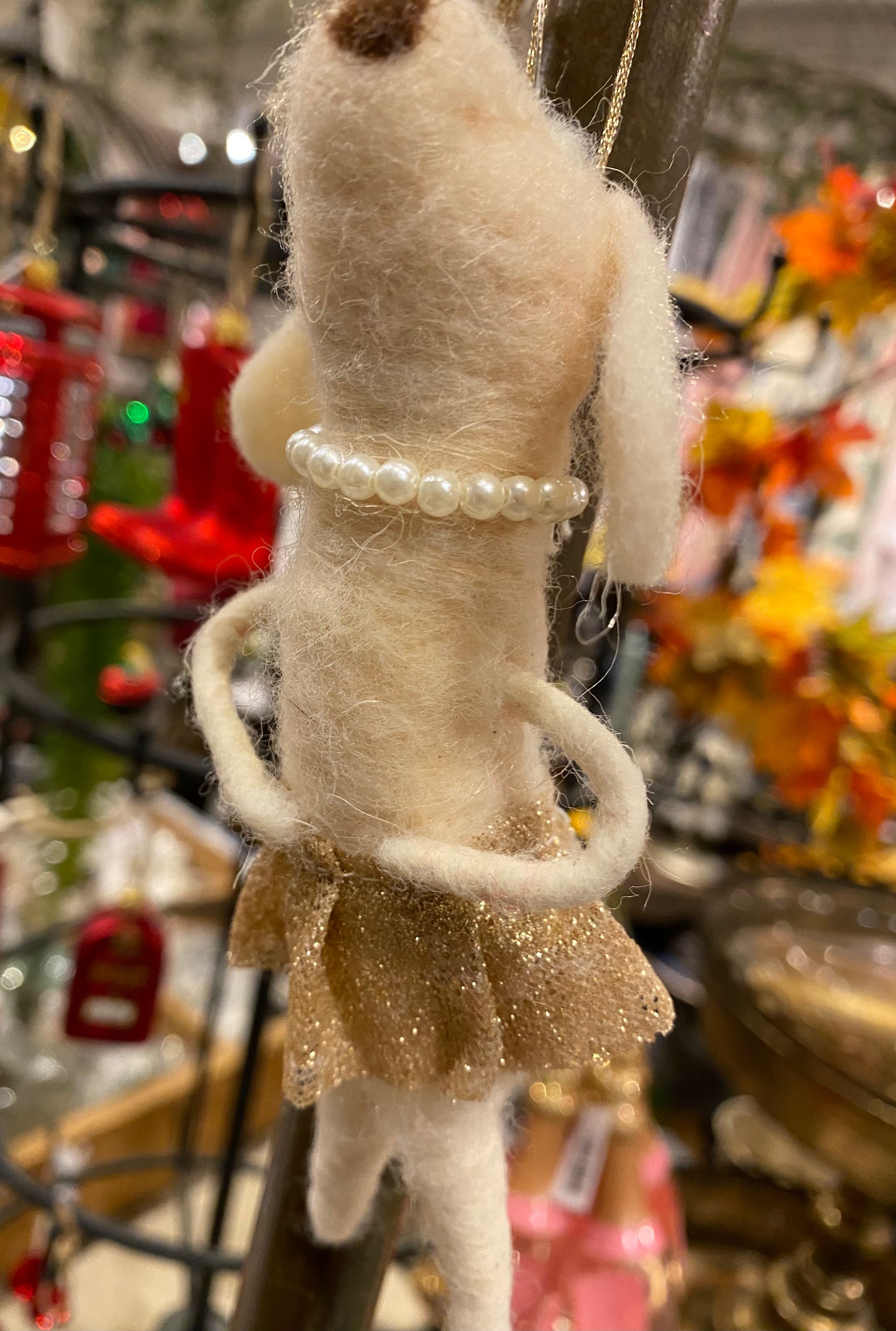 Ulldyr hund med perler Filipiniana