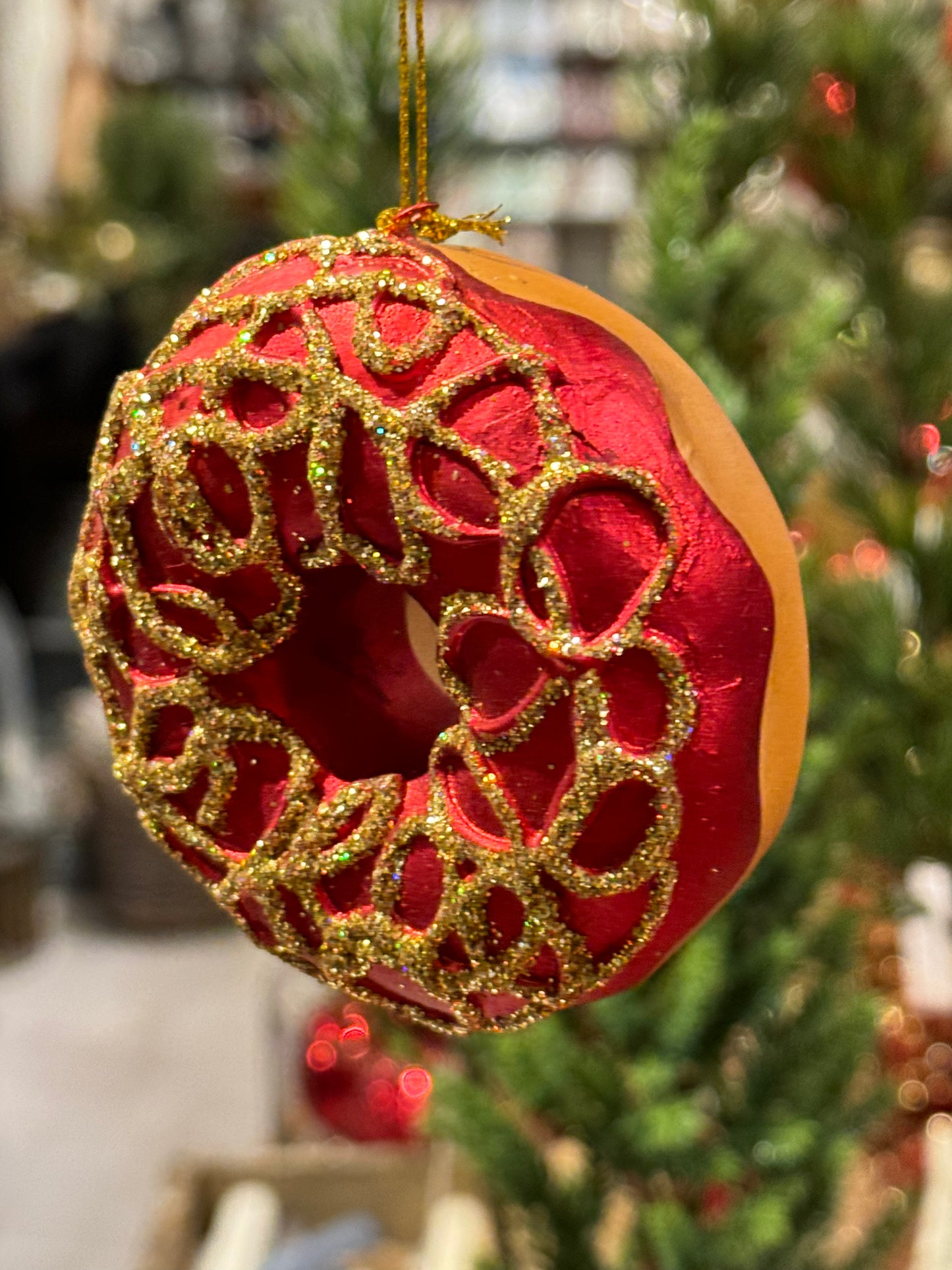 Doughnut rød med gull Filipiniana