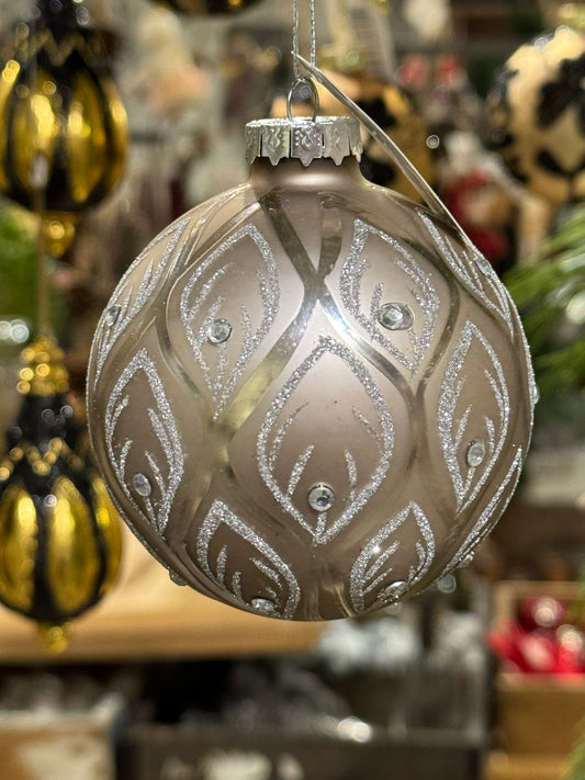 Julekule antikk grå beige matt m sølvmønster 8 cm  The Moshi