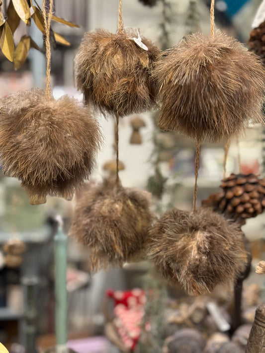 Fjærball fluffy brun  Alot Design