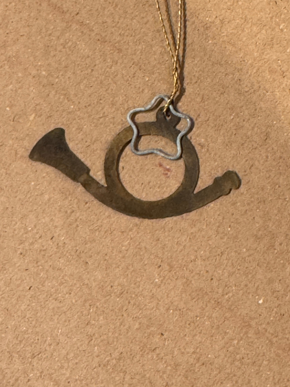Metall pynt Posthorn 9 stk messing farget Ib Laursen