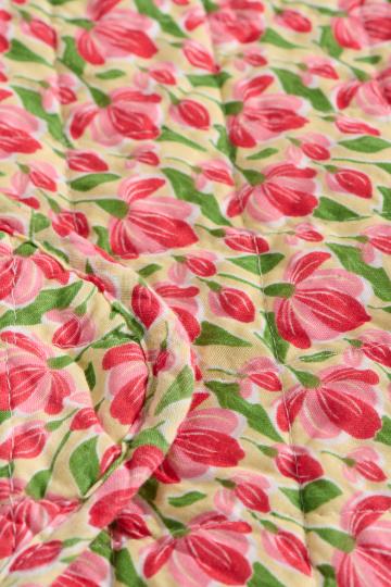 Teppe Quilt beige m/røde og rosa blomster, grønne blade