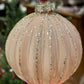 Julekule rosa blekrosa striper i gull 8 cm Alot Design