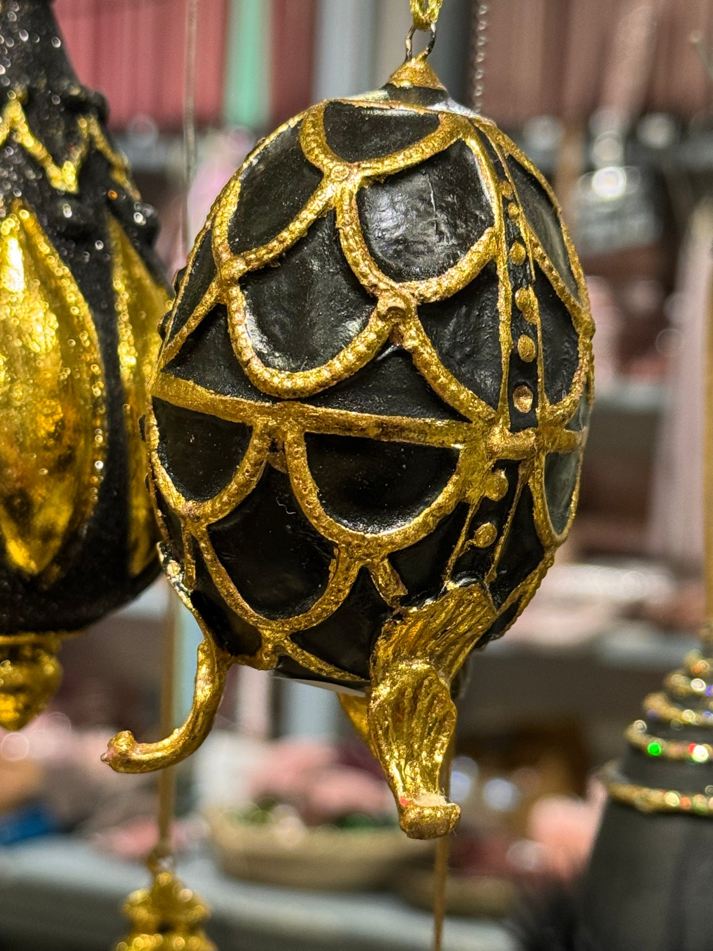 Egg sort gull med snor Filipiniana