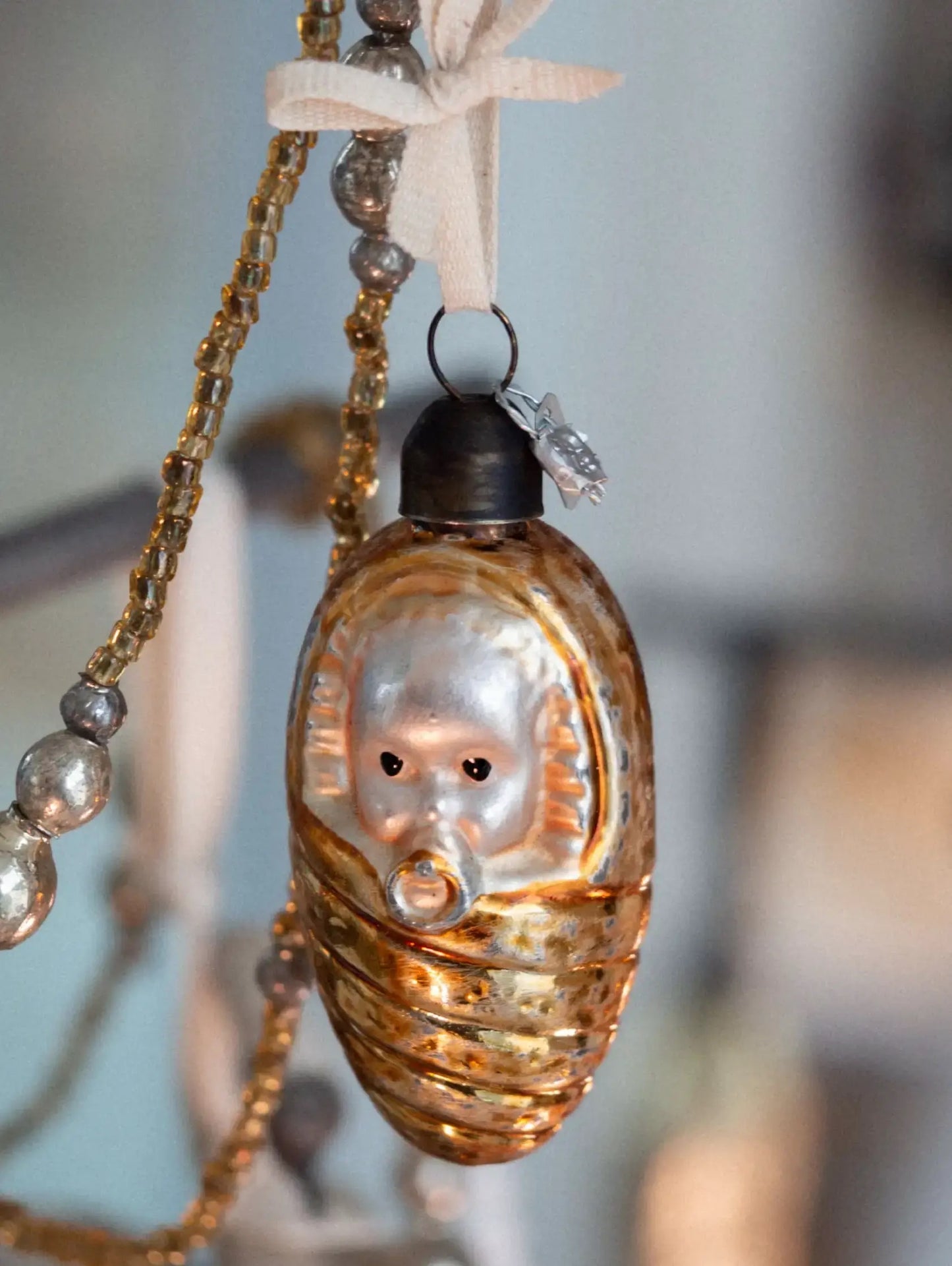 Julepynt baby gull glass Deus Living