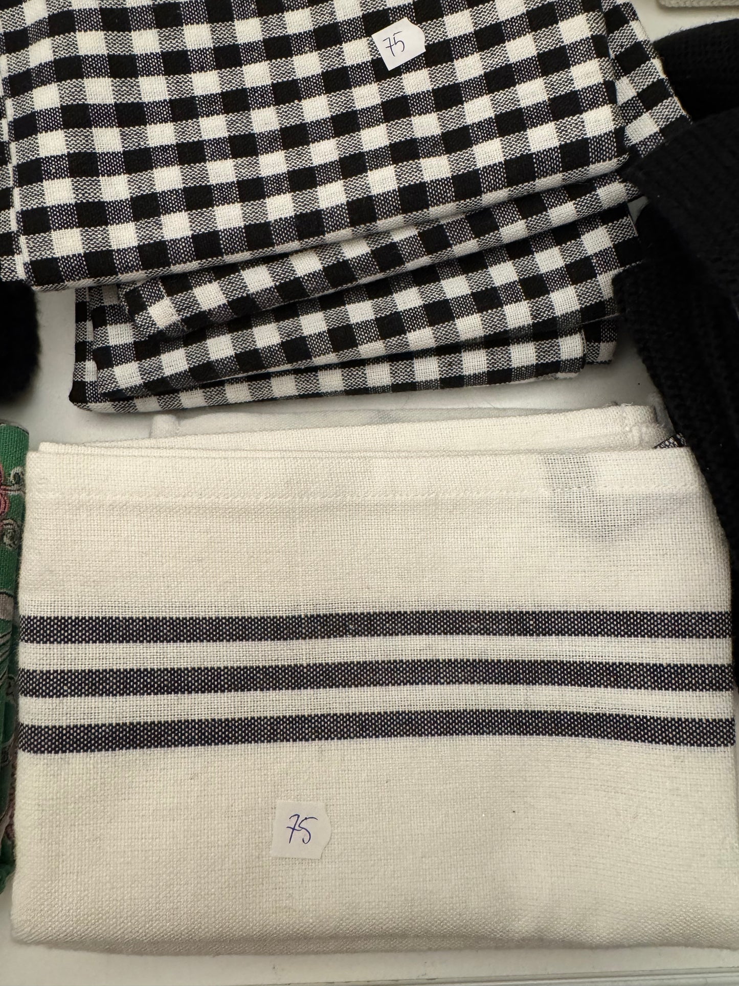 Kjøkkenhåndkle hvitt sorte striper Bruka Design