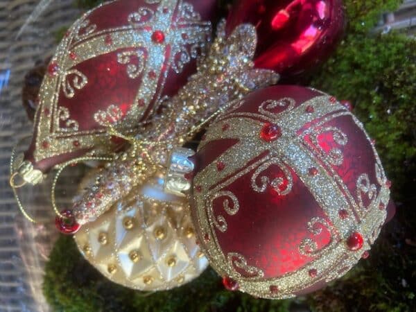 Julekule rød gull  oval 8 cm The Moshi